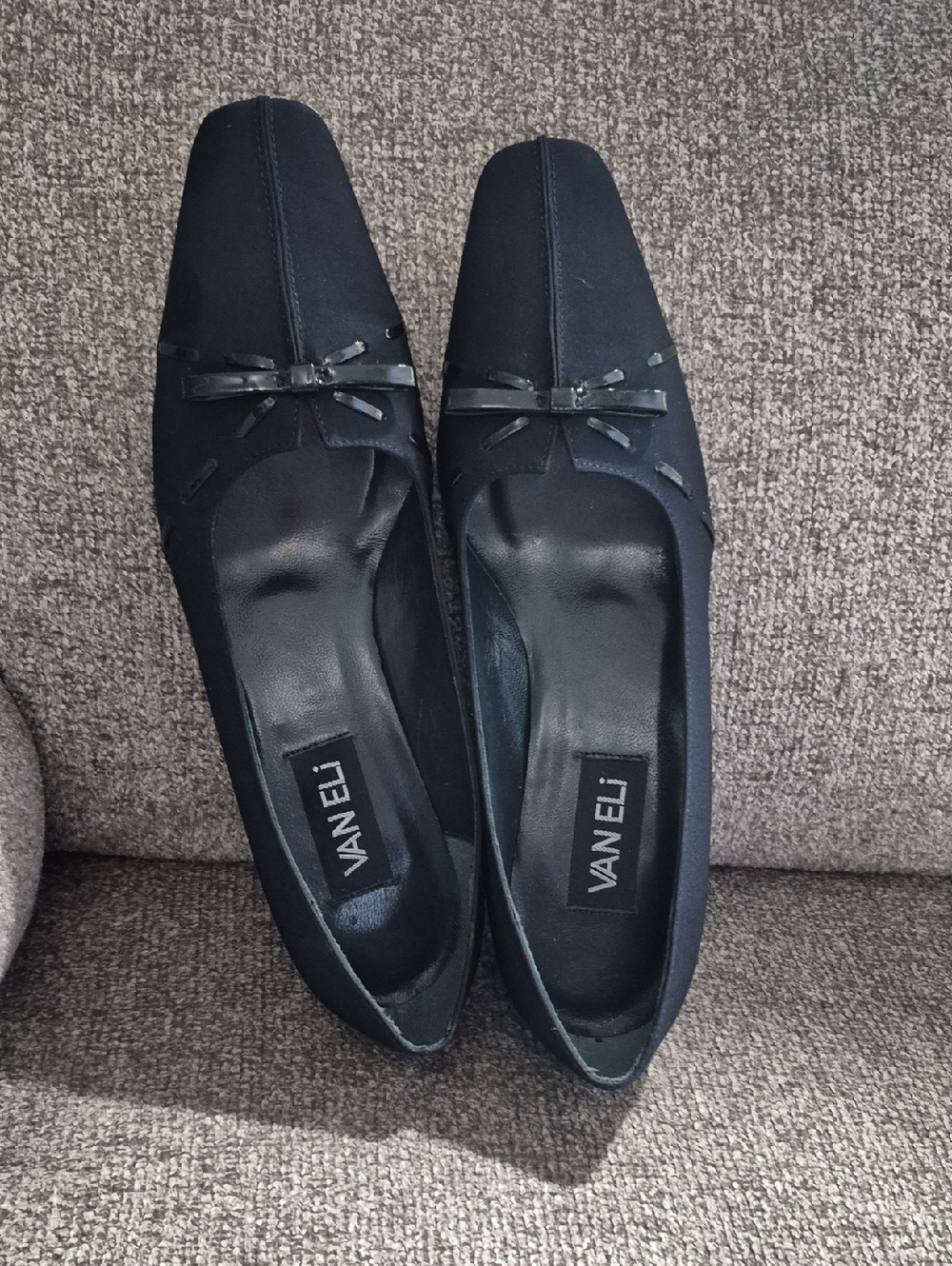 Womens VANELI Pump With  Patent Bow& Heel Navy Blue Size7.5  LIKE NEW!